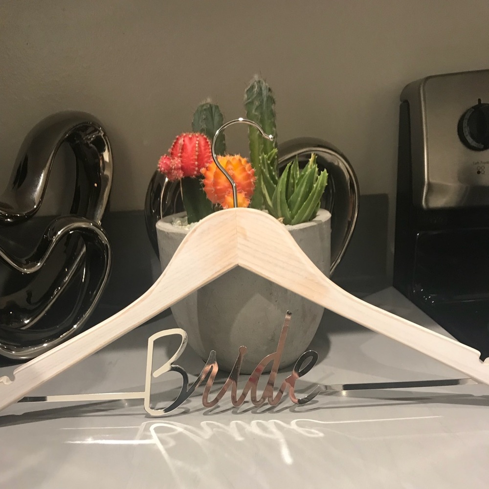 ❗️SOLD❗️Bride Hanger
